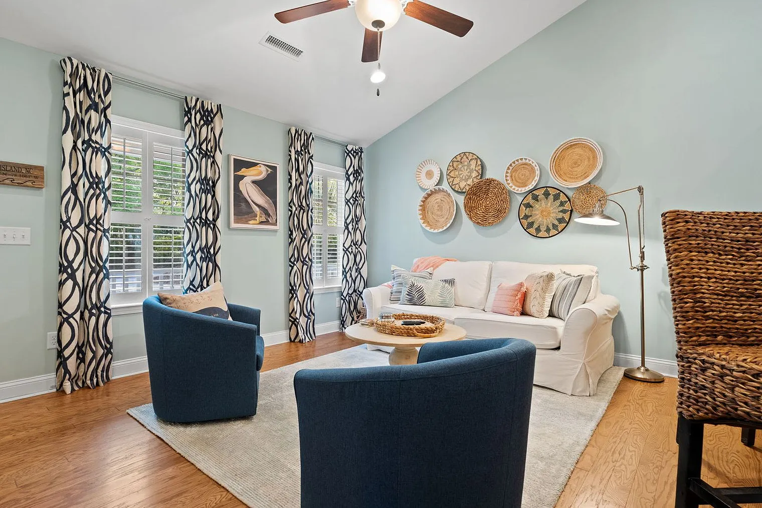 3 bed, 2.0 bath, $3,465 — Photo 2