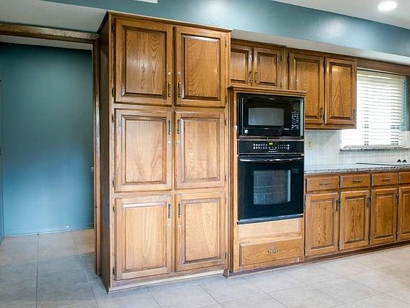 4th image of 2700 Sherrill Park Dr