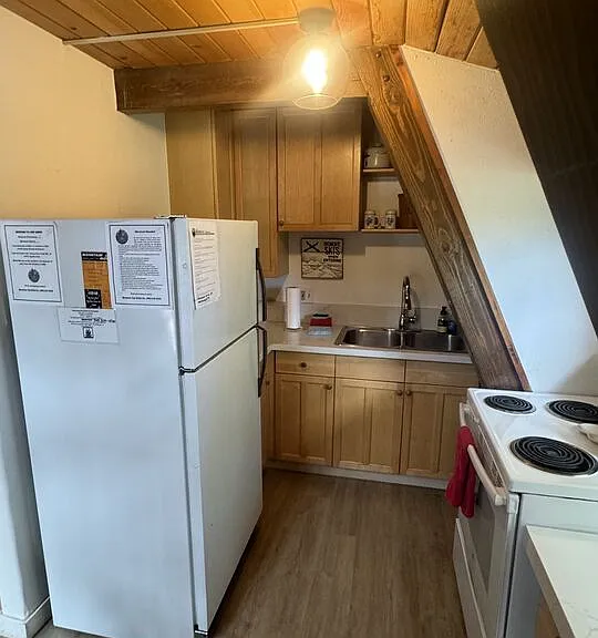 1295 Balsam Dr — Photo 7