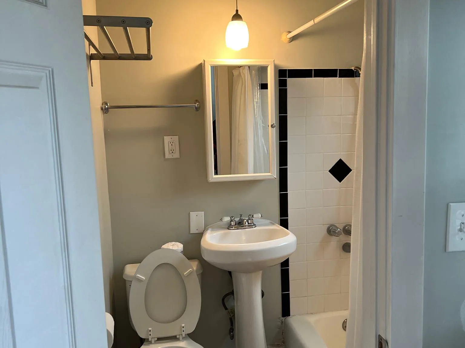 Studio, 330 sqft, $1,900 — Photo 4