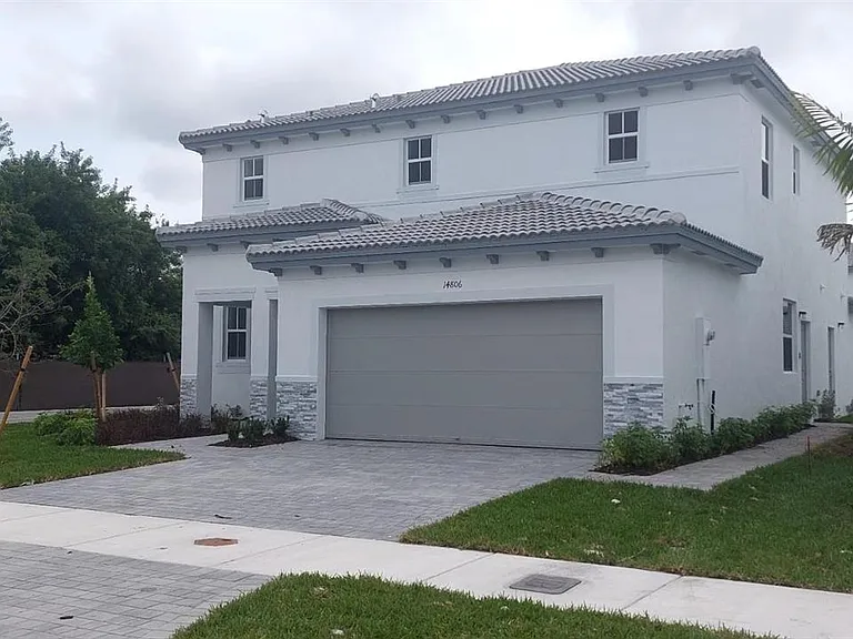 14806 SW 163rd St — Photo 2