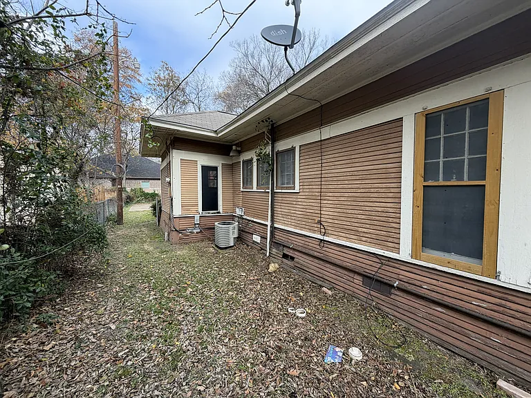 203 E Brin St — Photo 4
