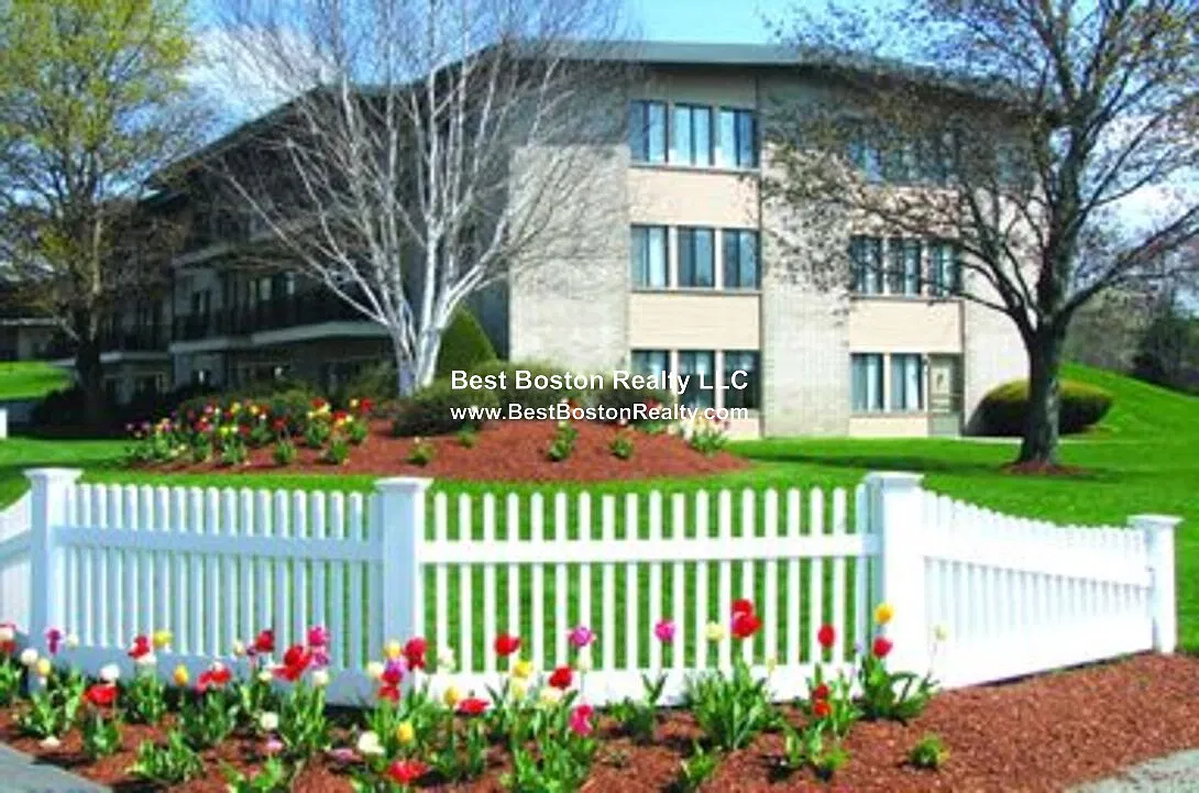 2 bed, 1.0 bath, $2,275 — Photo 1