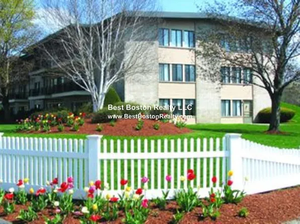 14 Westgate Dr #6T, Woburn, MA 01801