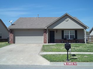 1302 Reavis Xing, Claremore, OK 74019