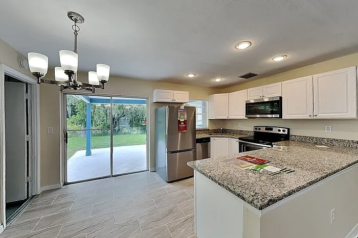 3 bed, 2.0 bath, 1211 sqft, $1,595 — Photo 4