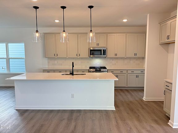 4th image of 2840 Quarry Rd #174