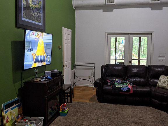5th image of 191 Pine Ln