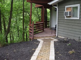 2133 Reyburn Rd, Cleveland Heights, OH 44112