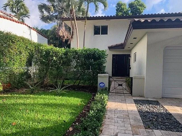 423 Alhambra Cir — Photo 37