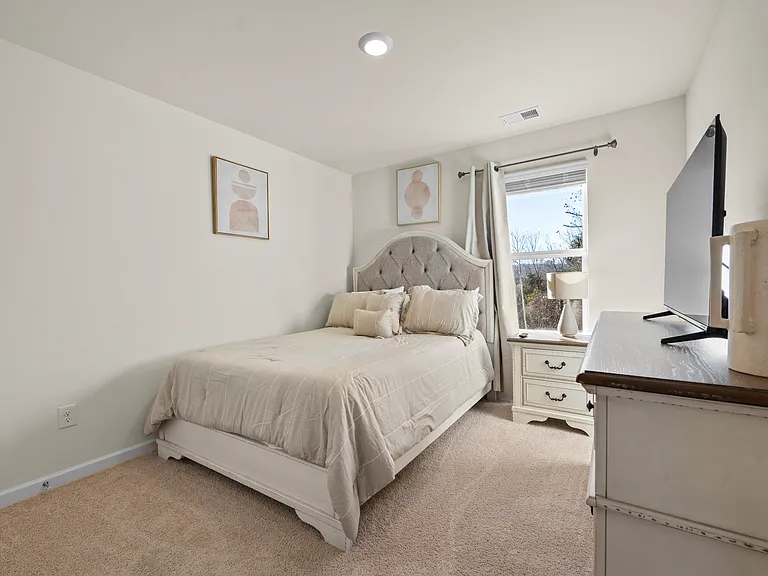 Guest #2 bedroom with queen size bed and 48' TV