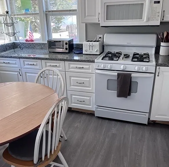 230 Bay Ave #230 — Photo 18