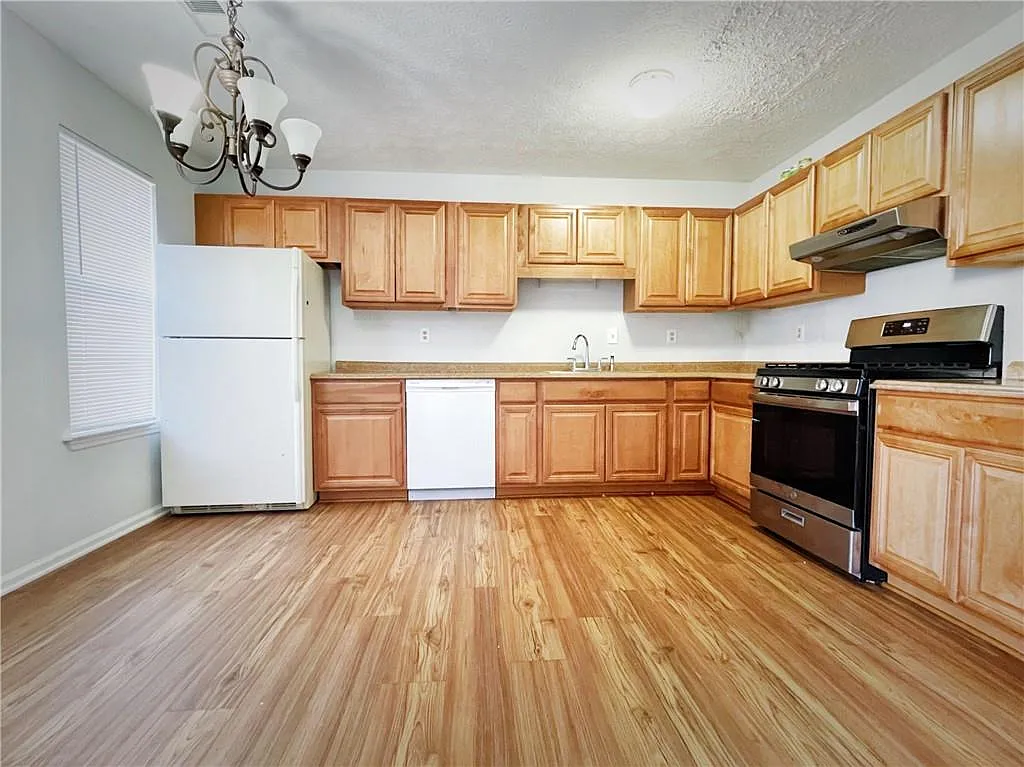 3 bed, 2.5 bath, 1518 sqft, $1,750 — Photo 4