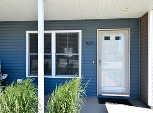 1025 Thames Ct, Grand Forks, ND 58203