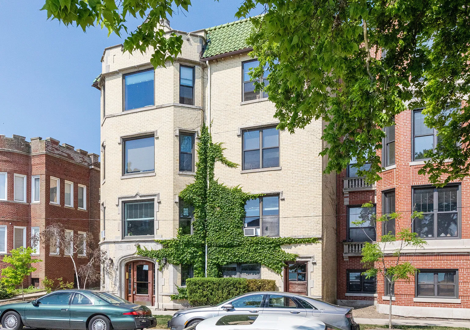 2 bed, $2,212 — Photo 1
