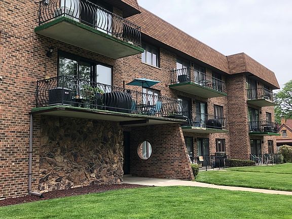 2nd image of 9535 Mayfield Ave APT 206