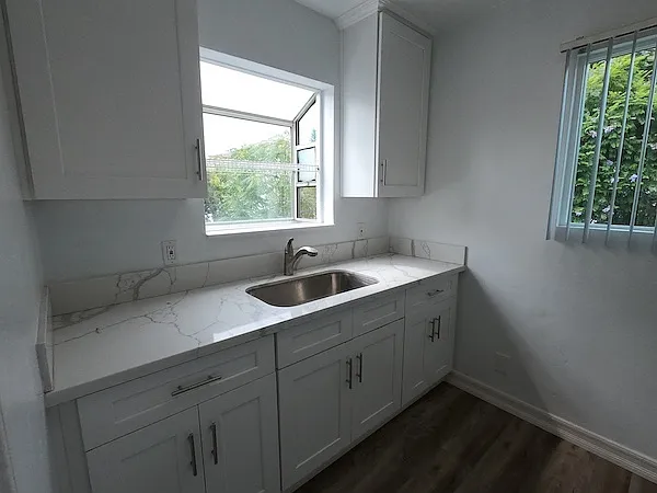 2 bed, 676 sqft, $2,395 — Photo 2