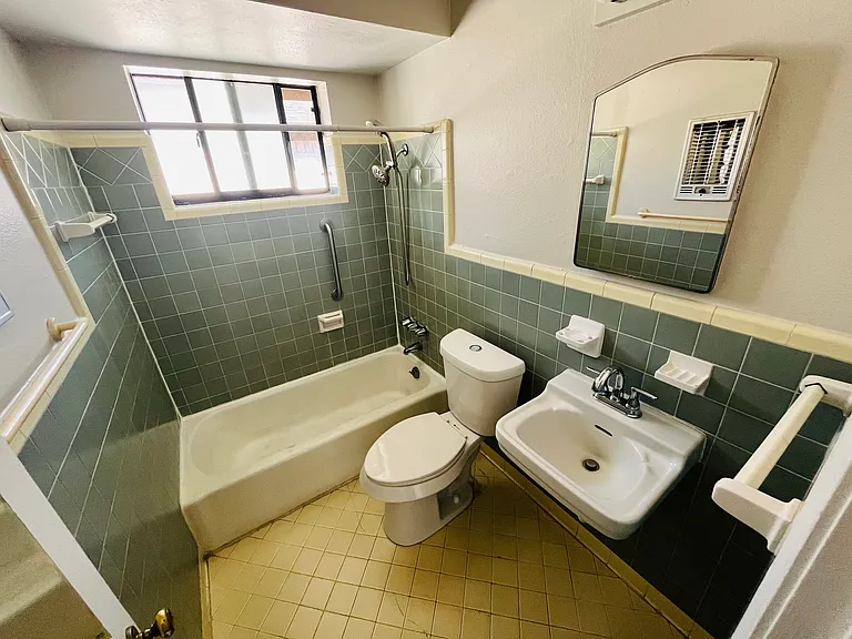 4012 N Hall St #A — Photo 9