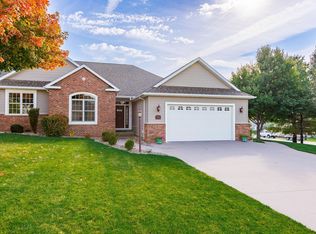 1915 Ashford Ave, Muscatine, IA 52761