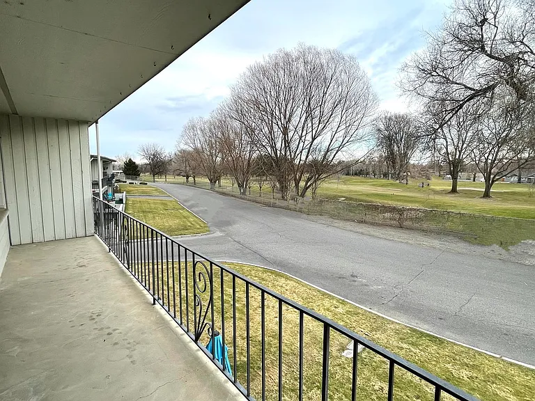 89 N Waverly Pl #E — Photo 12