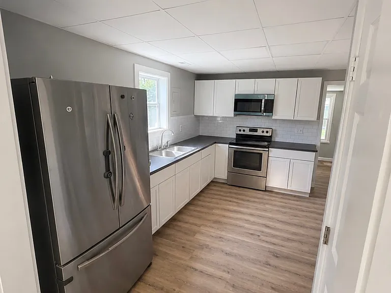 123 W Valley St — Photo 3