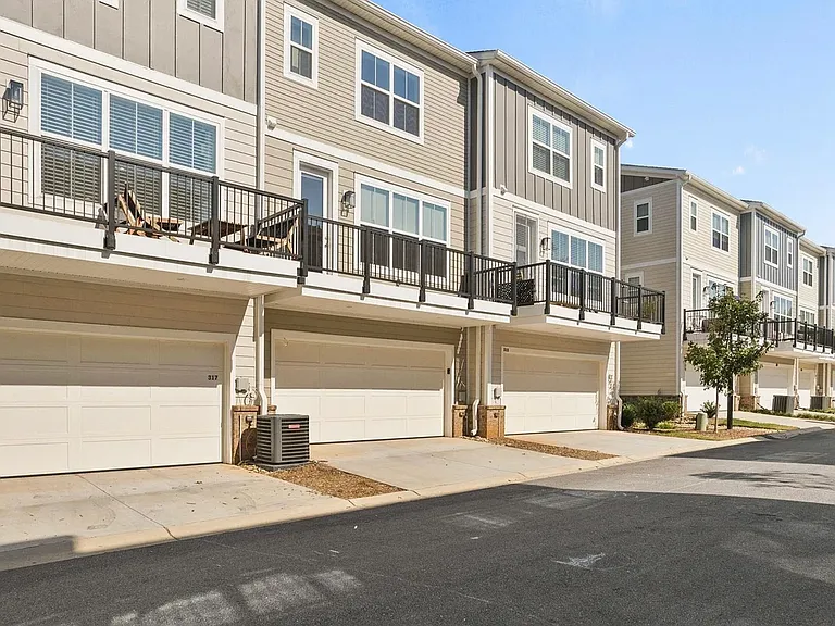 315 Pete Hollis Blvd — Photo 16