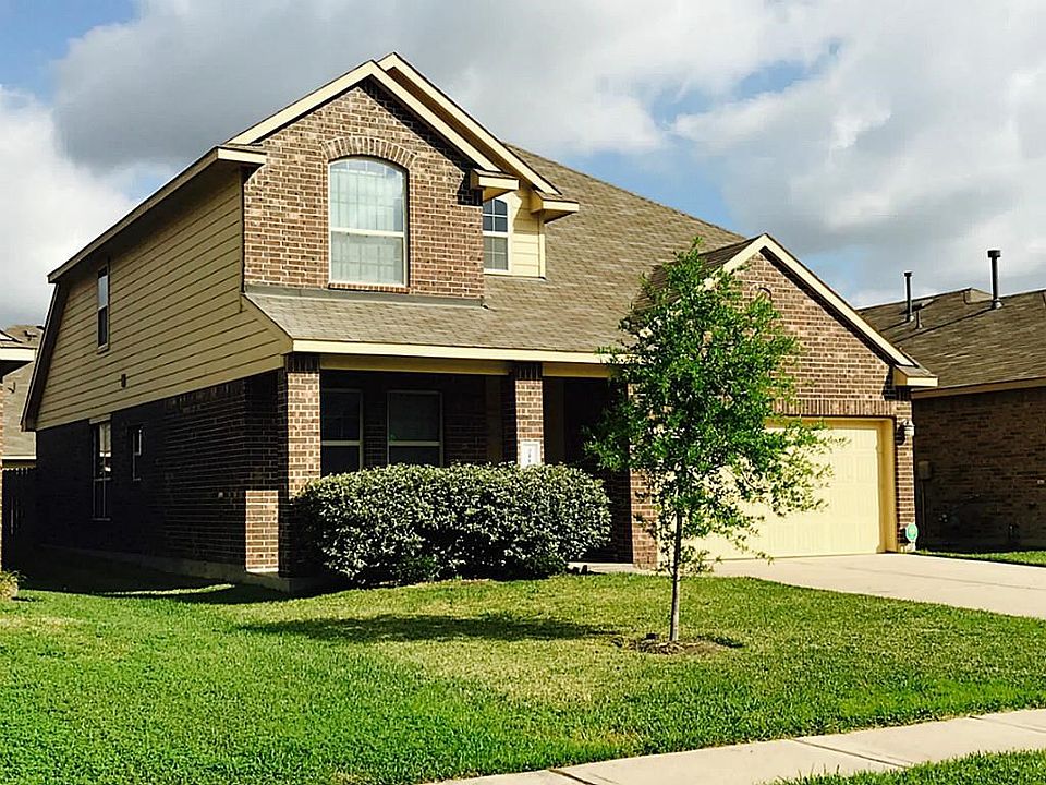 4 bedroom with gameroom, study built by DR Horton in 2013