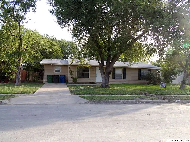 5819 Castle Lk — Photo 2