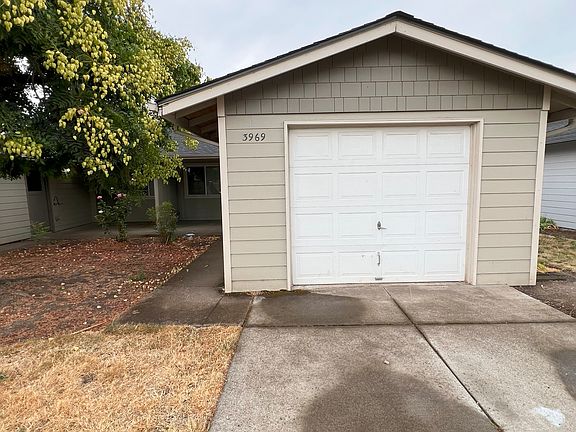 Garage & Driveway