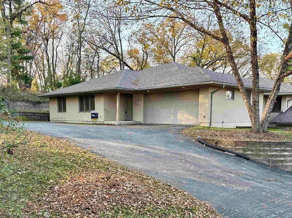 809 Jefferson St #3, Decorah, IA 52101