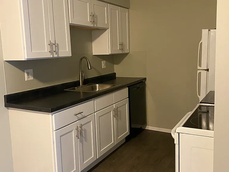 Medford Place Apartments — Photo 11