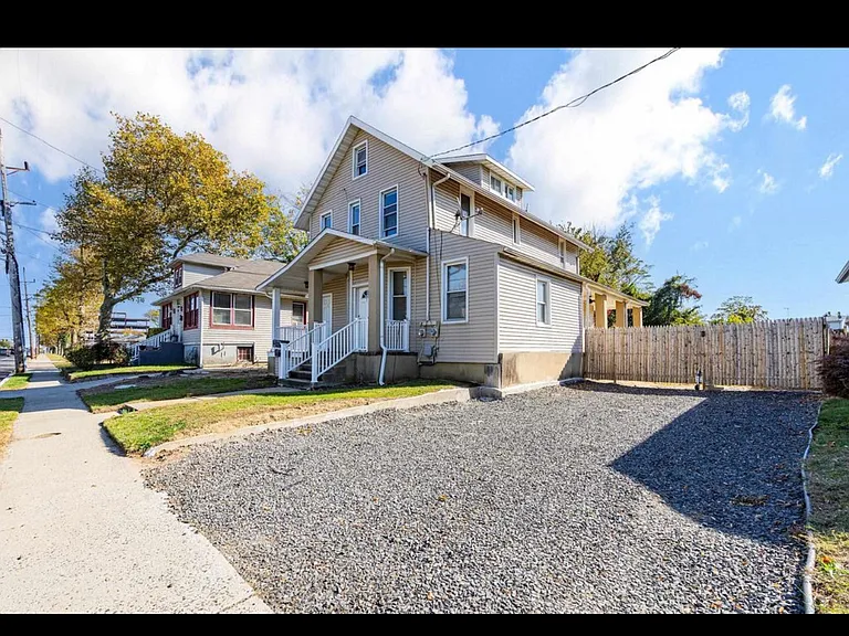 118 Joline Ave — Photo 2