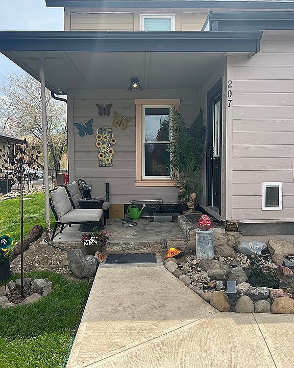2nd image of 207 W Logan St
