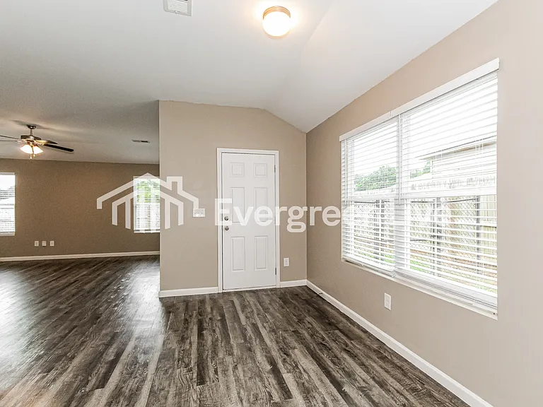 105 Cambridge Park Dr — Photo 4