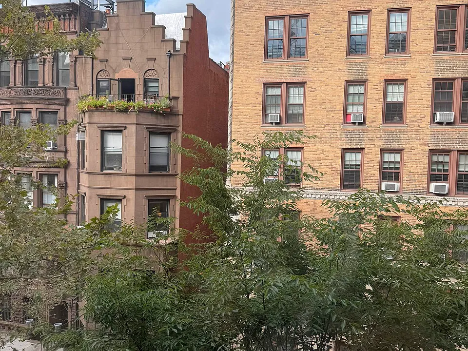 304 W 88th St #3D