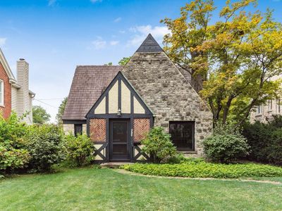 2717 E Broad St, Columbus, OH, 43209