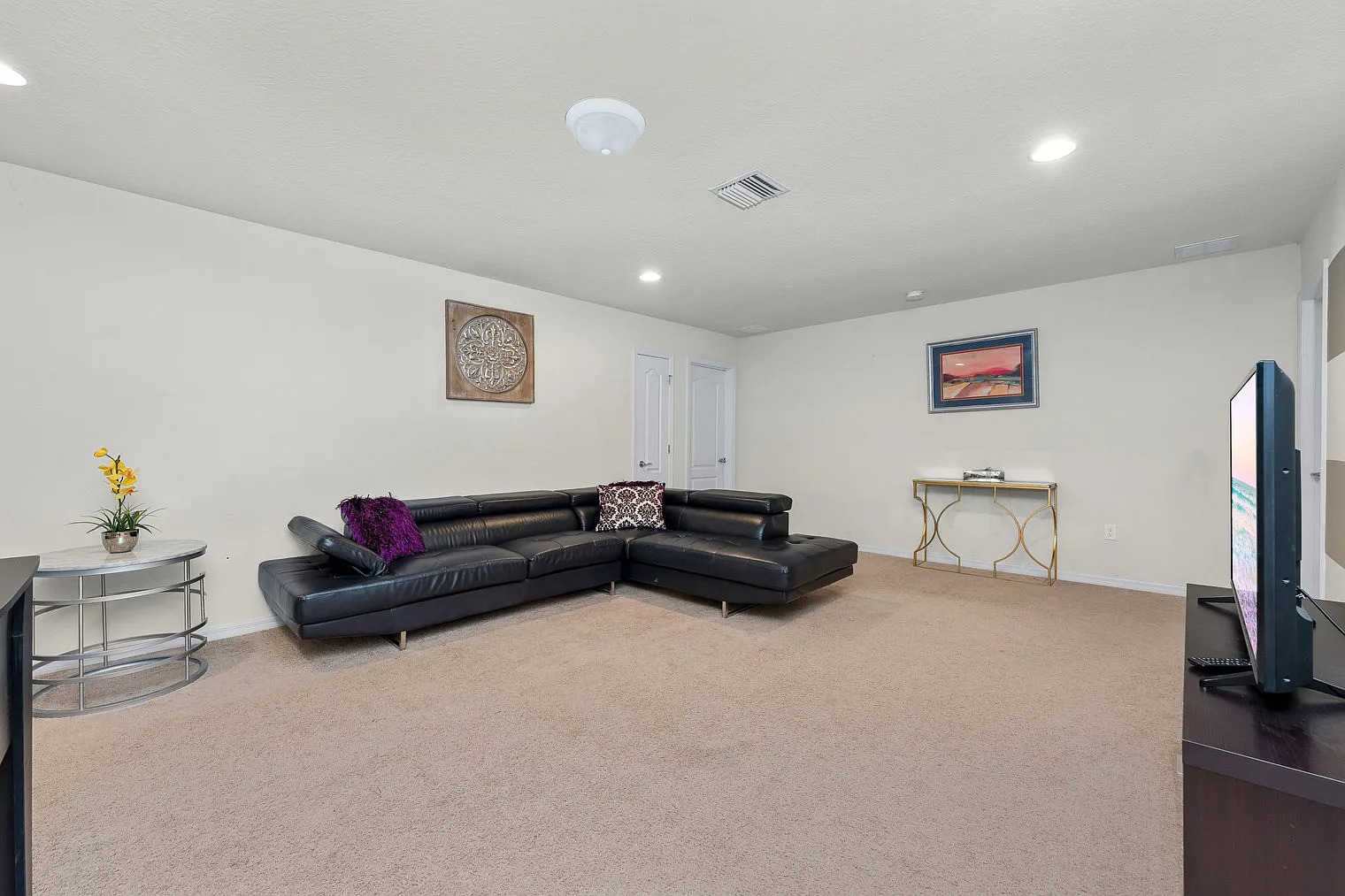 8 bed, 6.0 bath, 3648 sqft, $12,400 — Photo 2