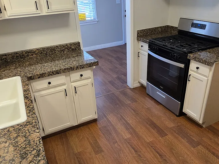 2516 Charleston Dr — Photo 4