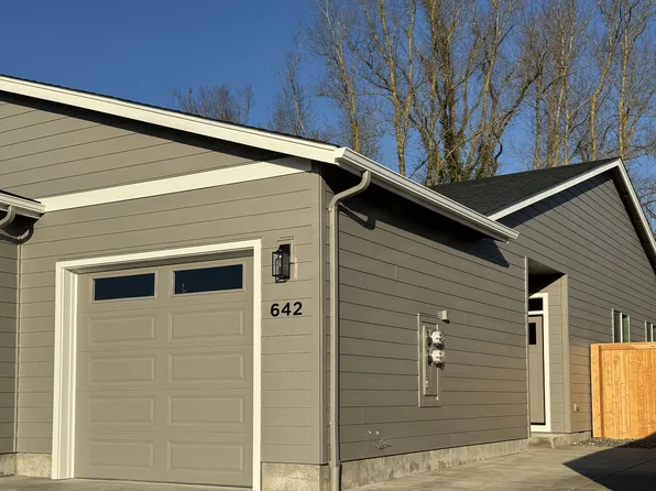 642 Parker Loop #1, Silverton, OR 97381