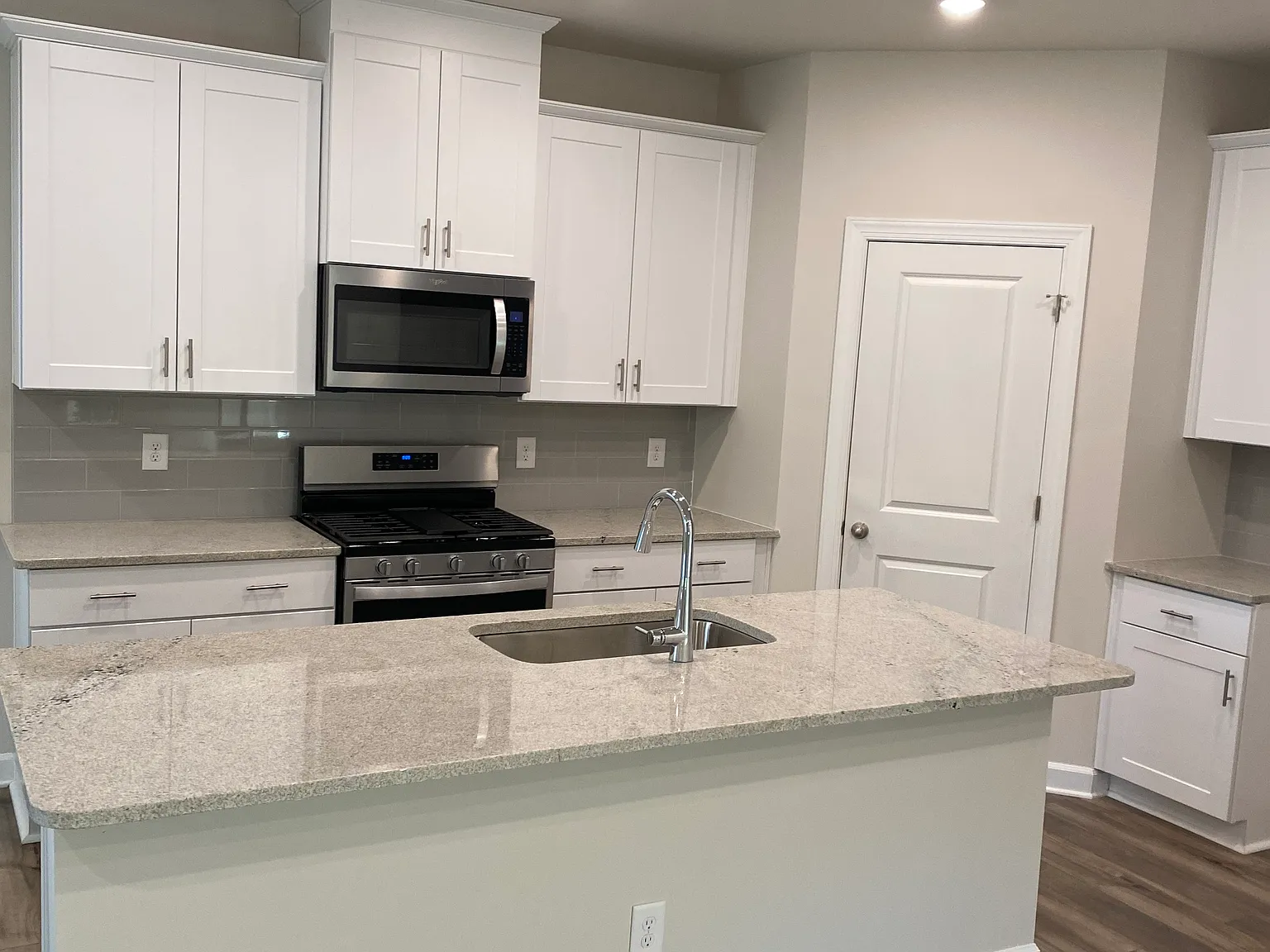 3 bed, 1909 sqft, $2,500 — Photo 4