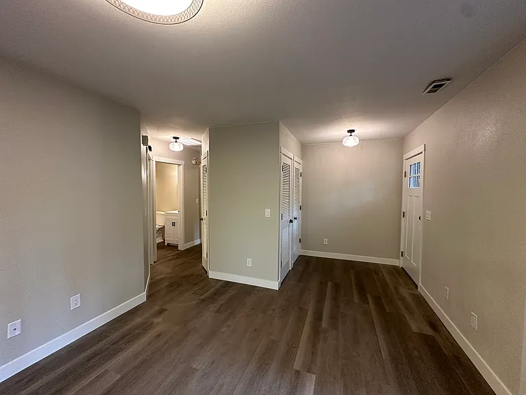 1223 Miller Ave NE — Photo 7