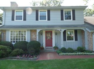 3113 W Valleyview Ct, Mequon, WI 53092