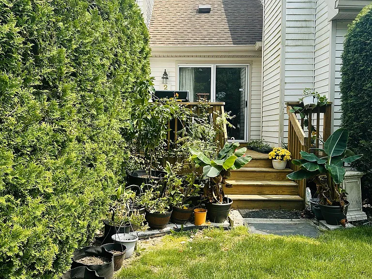 2 Russell Ct — Photo 30