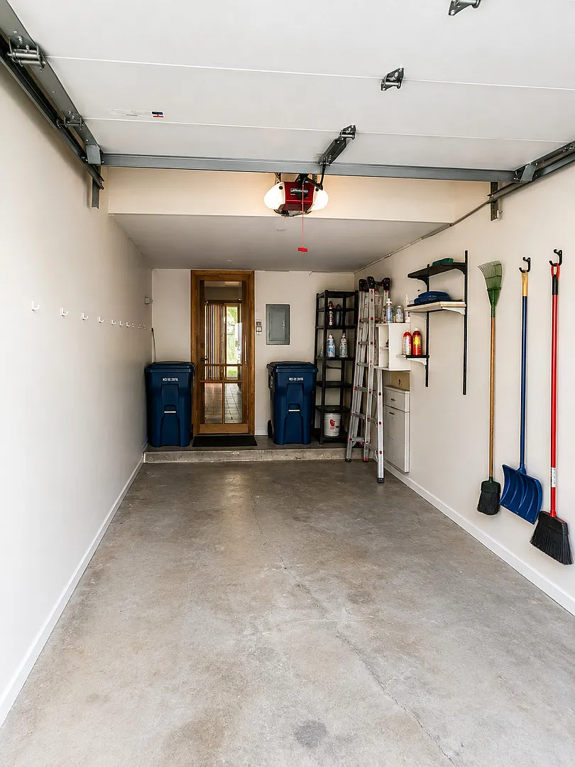 2 bed, 1.5 bath, 1400 sqft, $2,250 — Photo 4