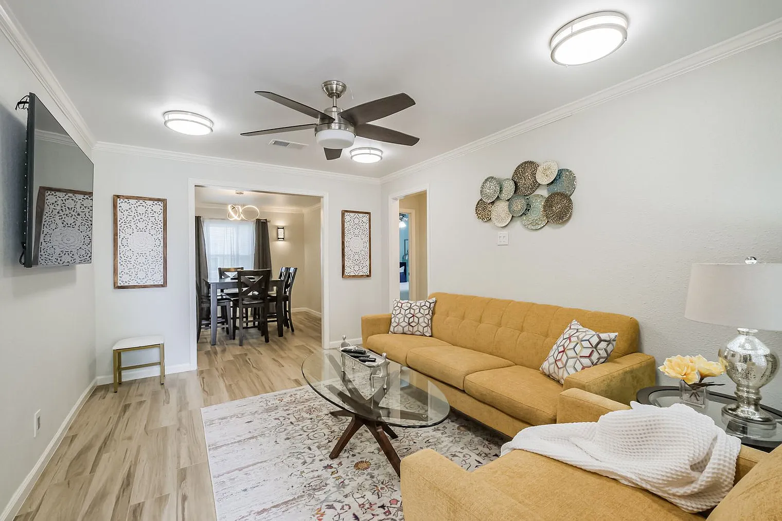 3 bed, 1.0 bath, 979 sqft, $3,954 — Photo 1