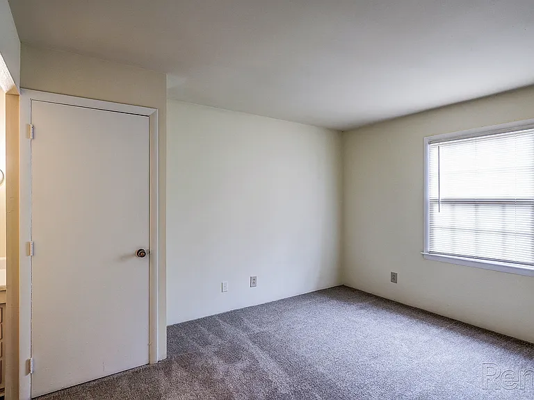 Shamrock Apartments — Photo 6