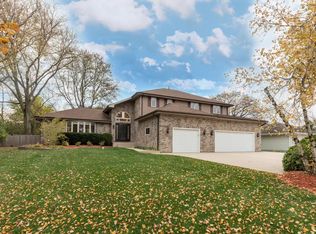 147 S Clyde Ave, Palatine, IL 60067