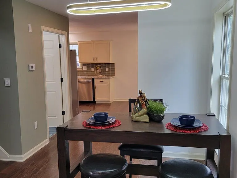 2129 Bolling Ave — Photo 8