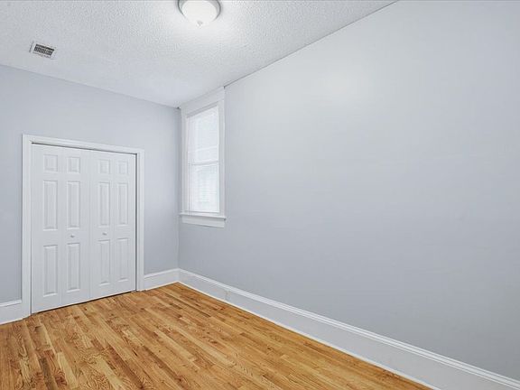 3rd image of 1914 Barnard St APT A
