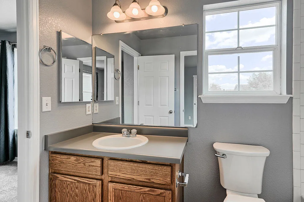 438 Heritage Lane - Room... — Photo 3